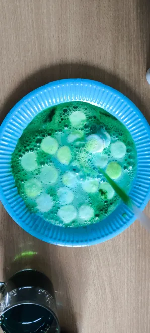 Kolejne piątki z eksperymentami w klasie 1a