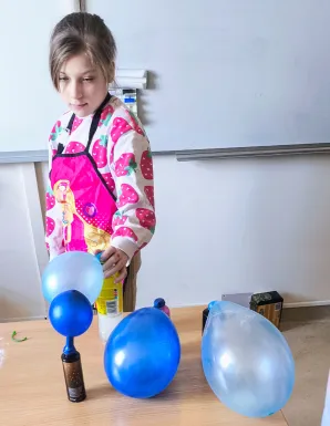 Kolejne piątki z eksperymentami w klasie 1a