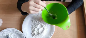 Kolejne piątki z eksperymentami w klasie 1a