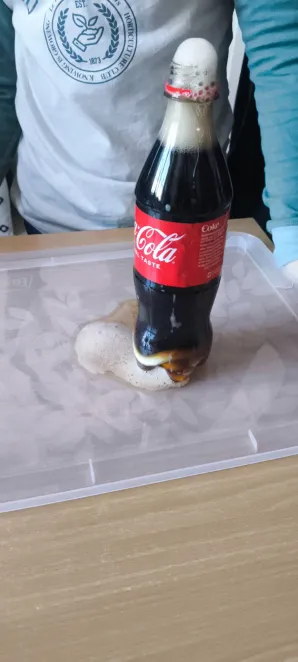 Kolejne piątki z eksperymentami w klasie 1a