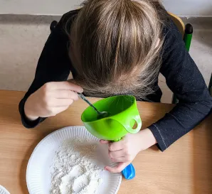 Kolejne piątki z eksperymentami w klasie 1a