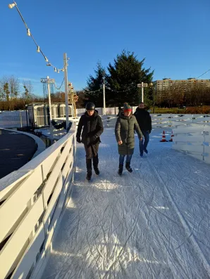 Lekcja wf na łyżwach