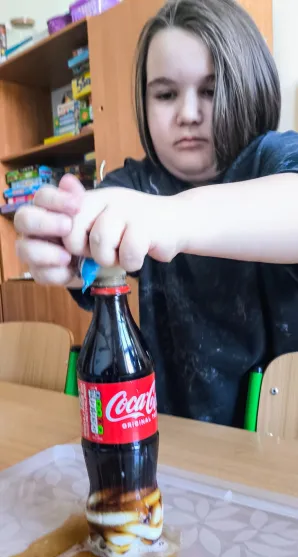 Kolejne piątki z eksperymentami w klasie 1a