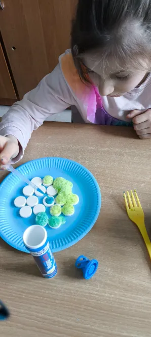 Kolejne piątki z eksperymentami w klasie 1a