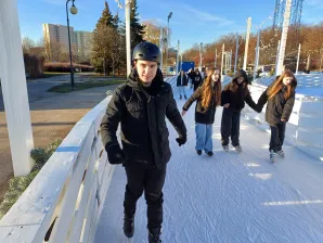 Lekcja wf na łyżwach