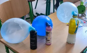 Kolejne piątki z eksperymentami w klasie 1a