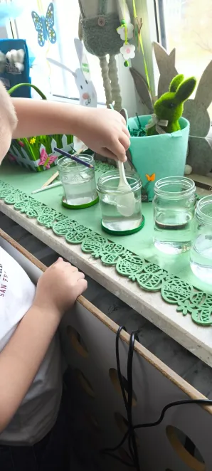 Kolejne piątki z eksperymentami w klasie 1a