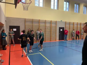 Świąteczny turniej koszykówki