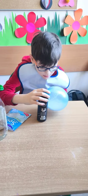 Kolejne piątki z eksperymentami w klasie 1a